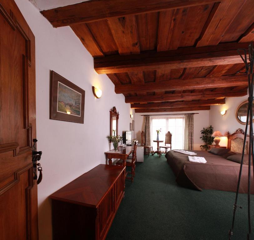 Hotel Zlaty Kohout Mladá Boleslav Buitenkant foto