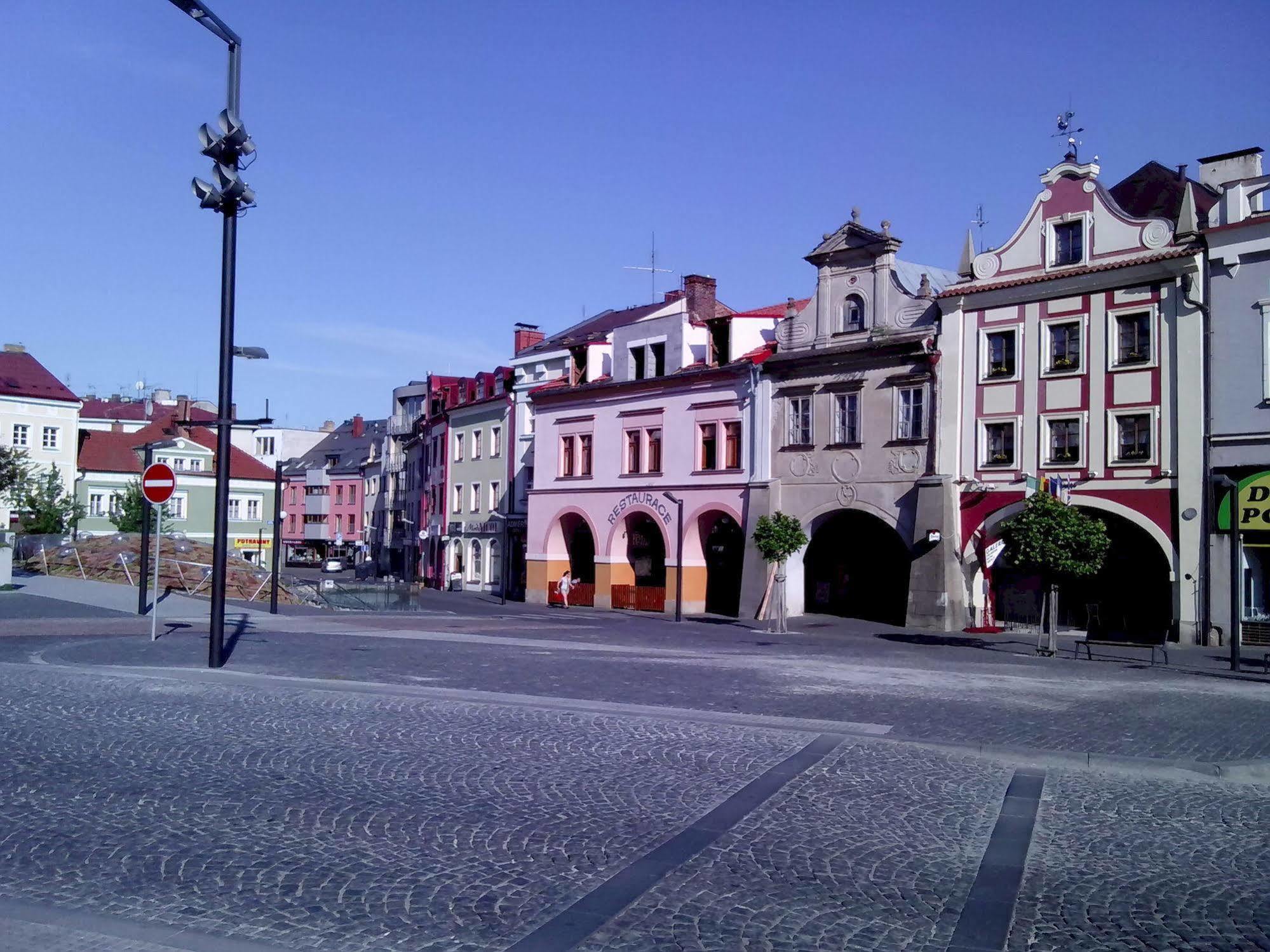 Hotel Zlaty Kohout Mladá Boleslav Buitenkant foto