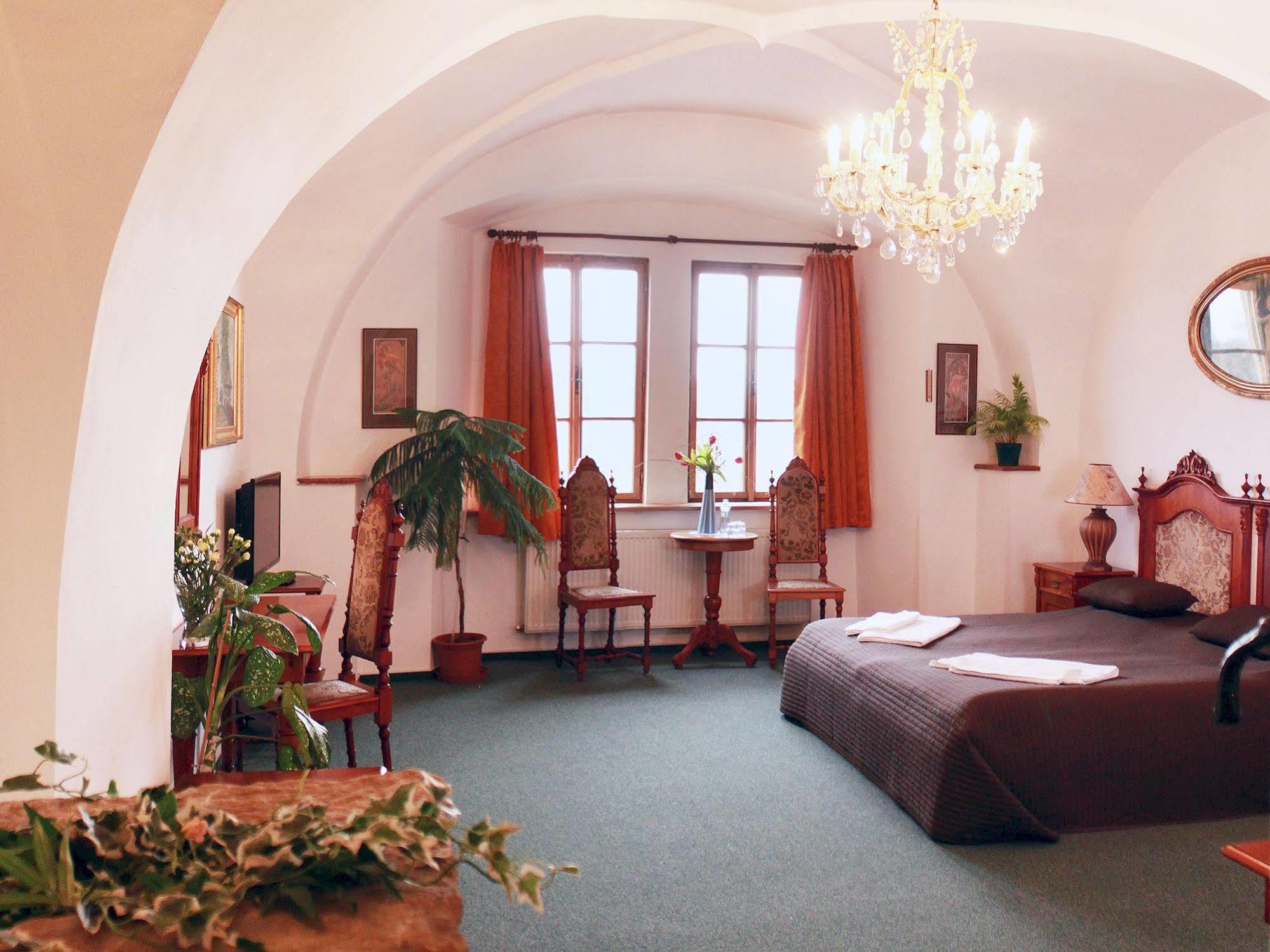 Hotel Zlaty Kohout Mladá Boleslav Buitenkant foto
